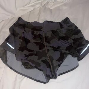 Lululemon Hotty Hot 2.5 inch, Camo